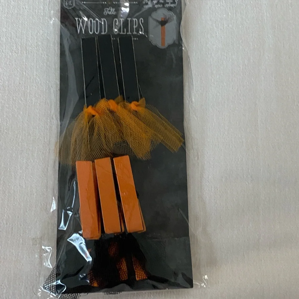 Wood clips